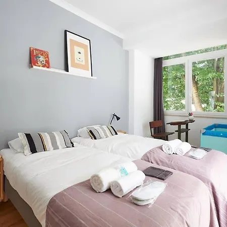 1 Min To The - Perfect For 6 Guests Appartement *