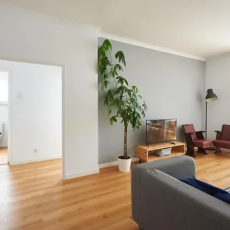 1 Min To The - Perfect For 6 Guests Carcavelos (Lisbon)