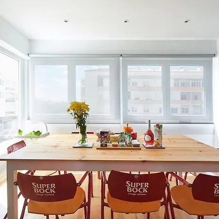 1 Min To The - Perfect For 6 Guests Carcavelos (Lisbon)