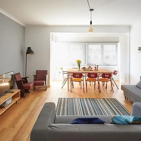 1 Min To The - Perfect For 6 Guests *