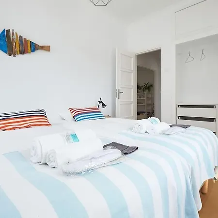 1 Min To The - Perfect For 6 Guests Carcavelos (Lisbon)