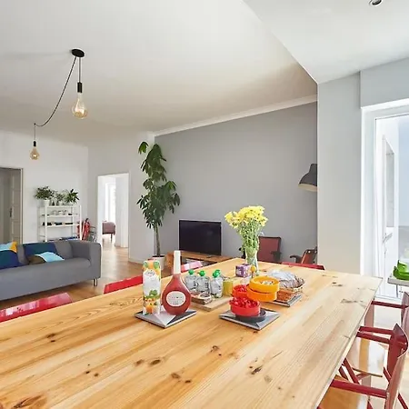 1 Min To The - Perfect For 6 Guests Carcavelos (Lisbon)